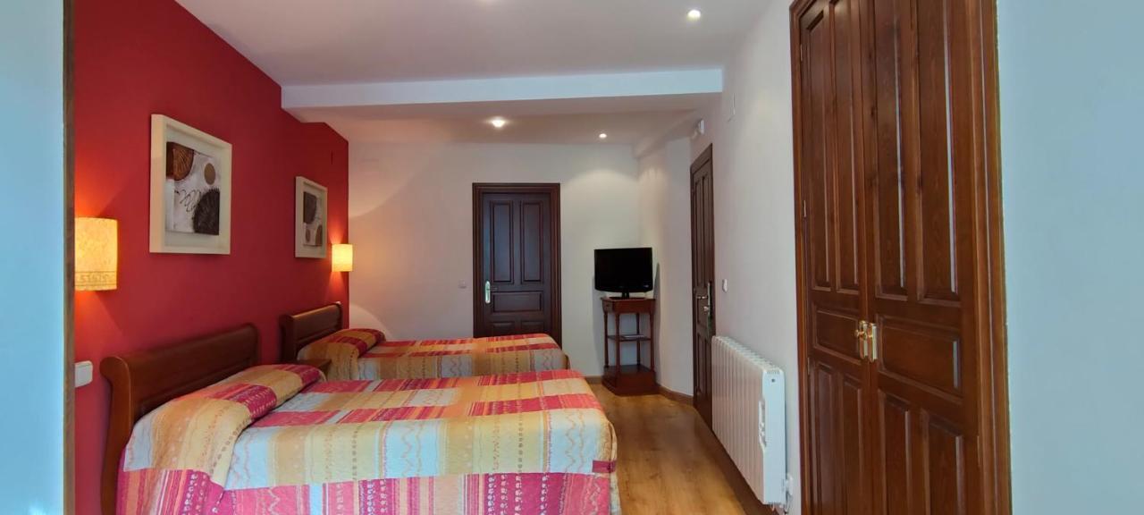 Hotel Rural La Plaza Caso Exterior photo